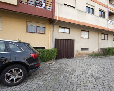 Apartamento T3 com lugar de garagem em Vila Nova de Gaia