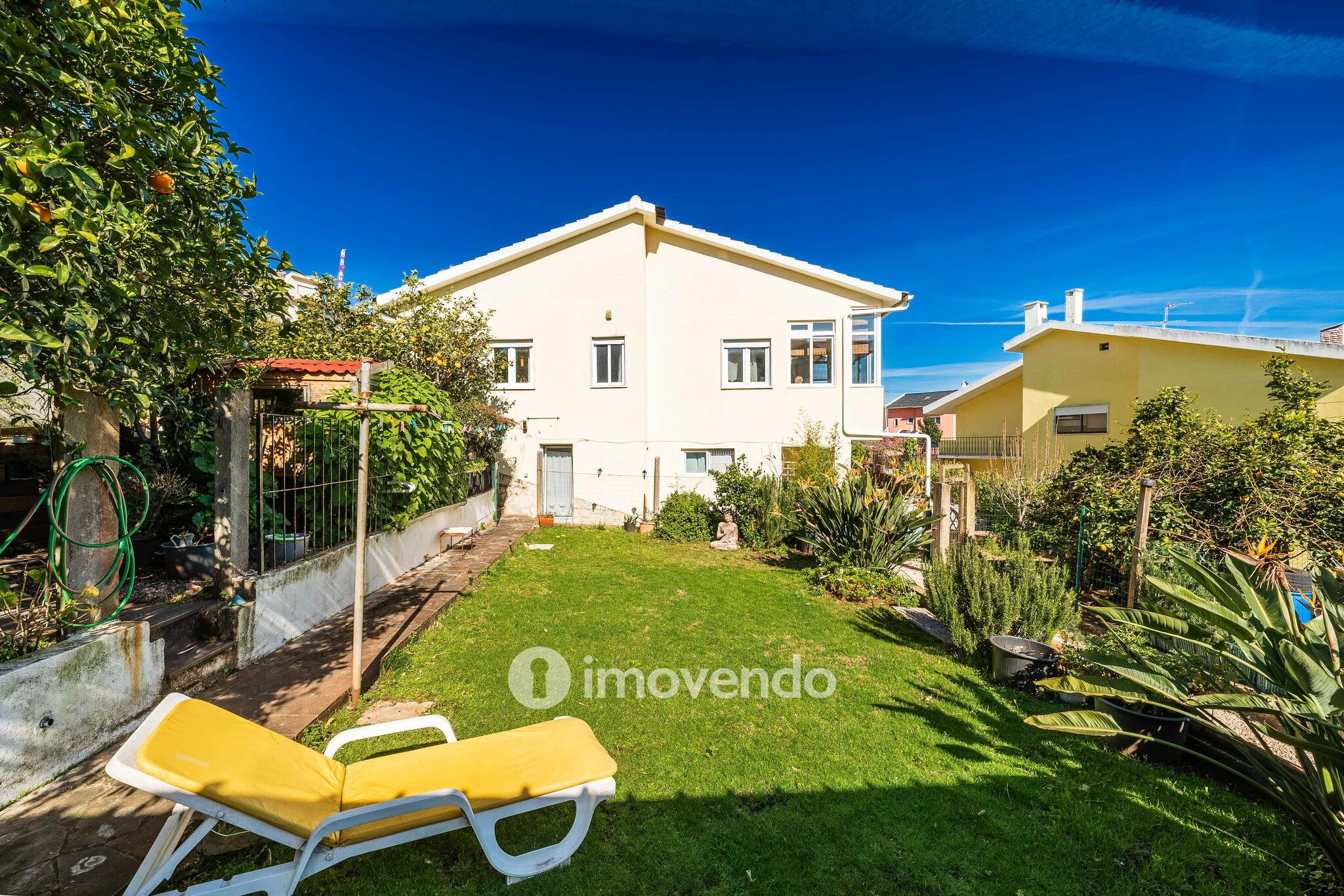 Moradia T3 mais Anexo T1 e Anexo T0 independentes, em Barcarena