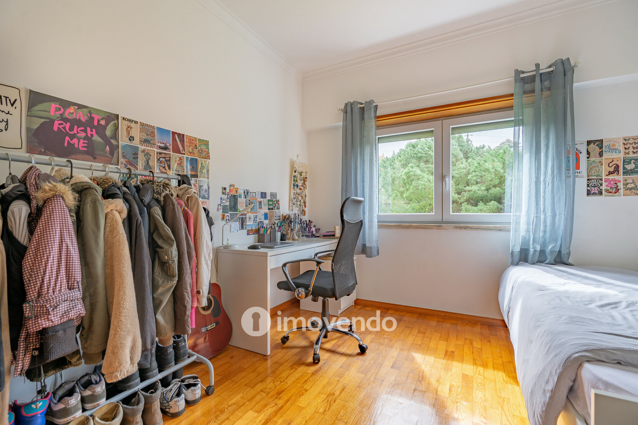 Apartamento T3 com áreas amplas e arrecadação, em Carnaxide