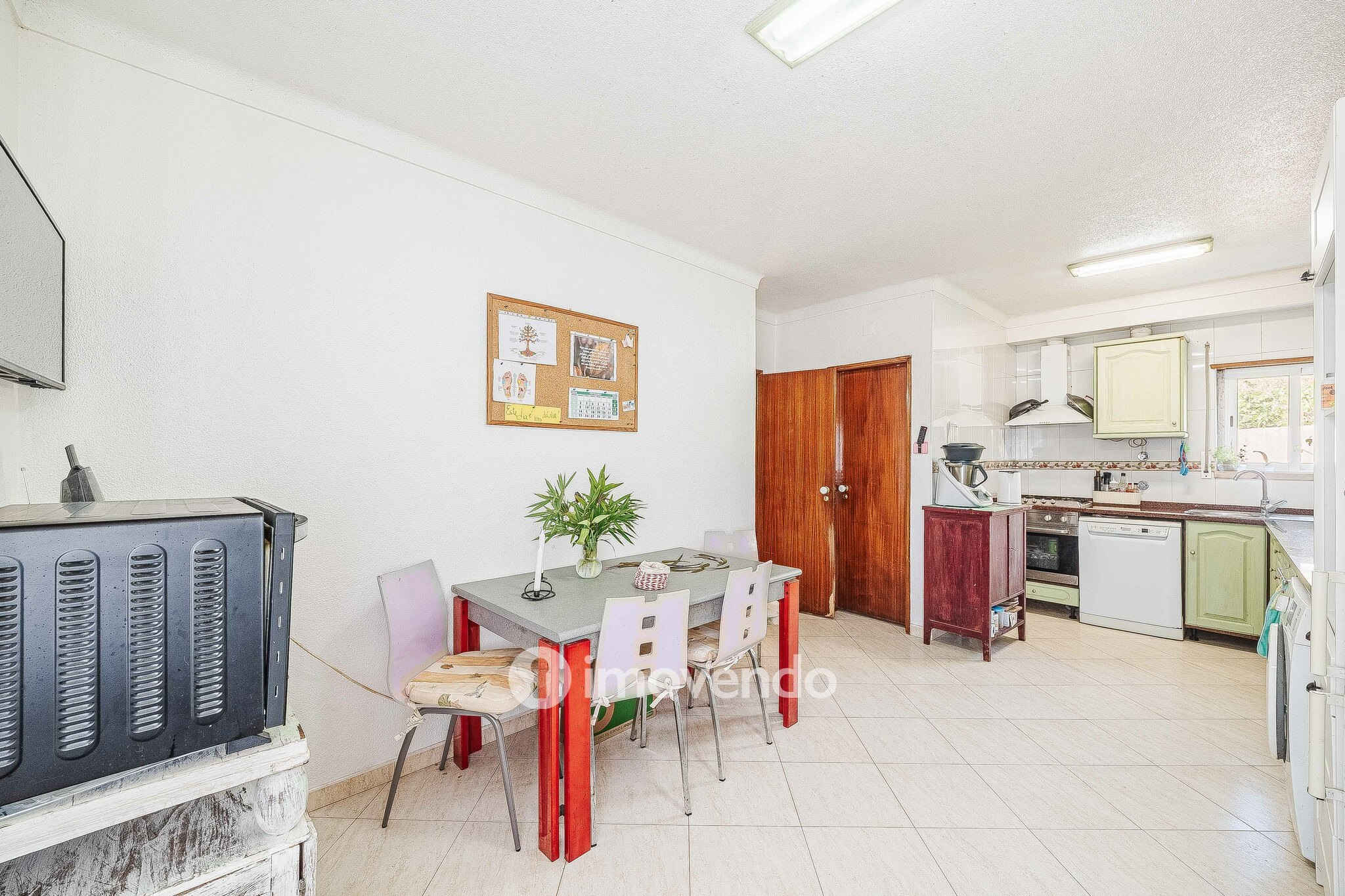 Moradia T3 mais Anexo T1 e Anexo T0 independentes, em Barcarena