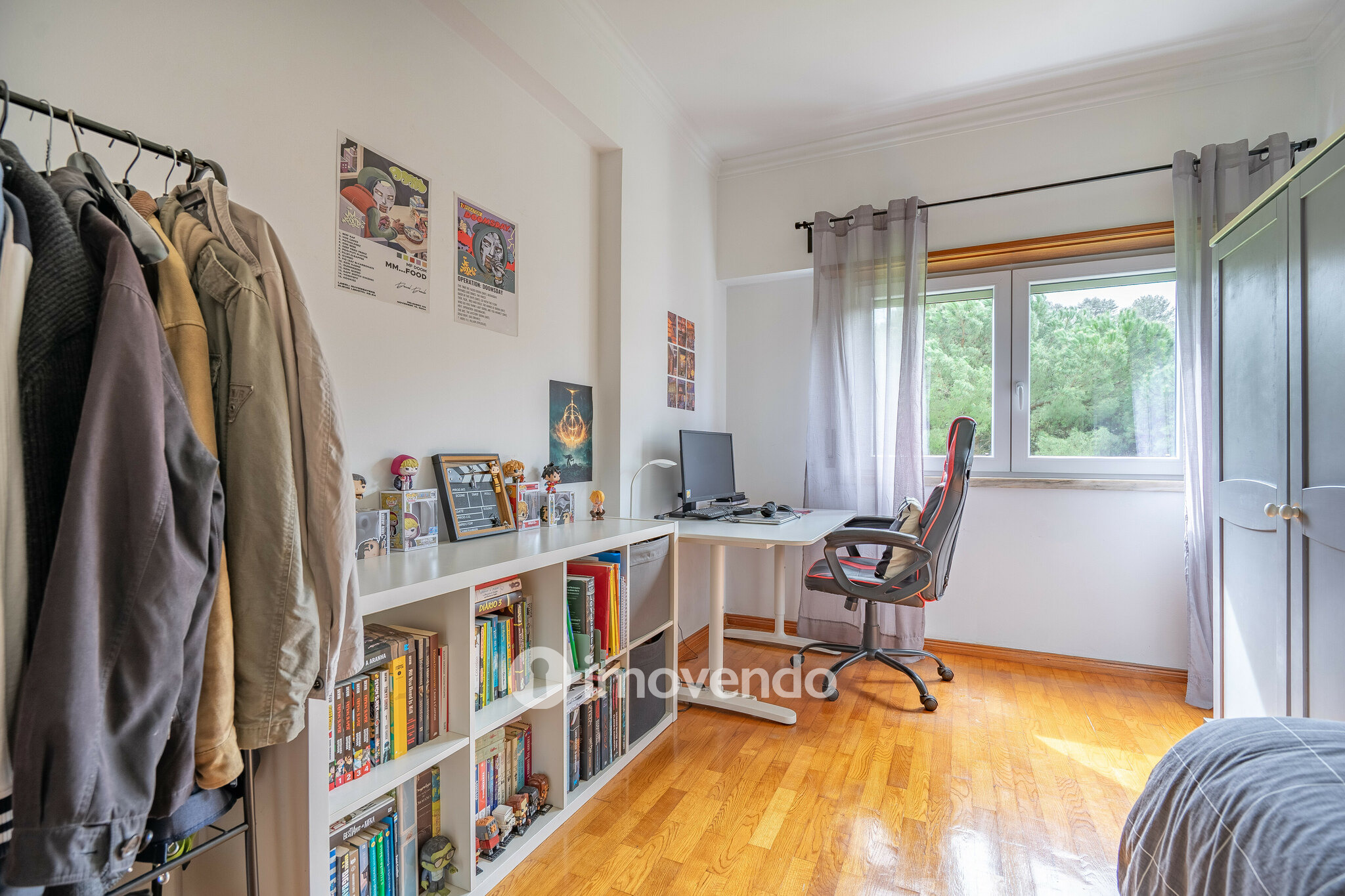 Apartamento T3 com áreas amplas e arrecadação, em Carnaxide