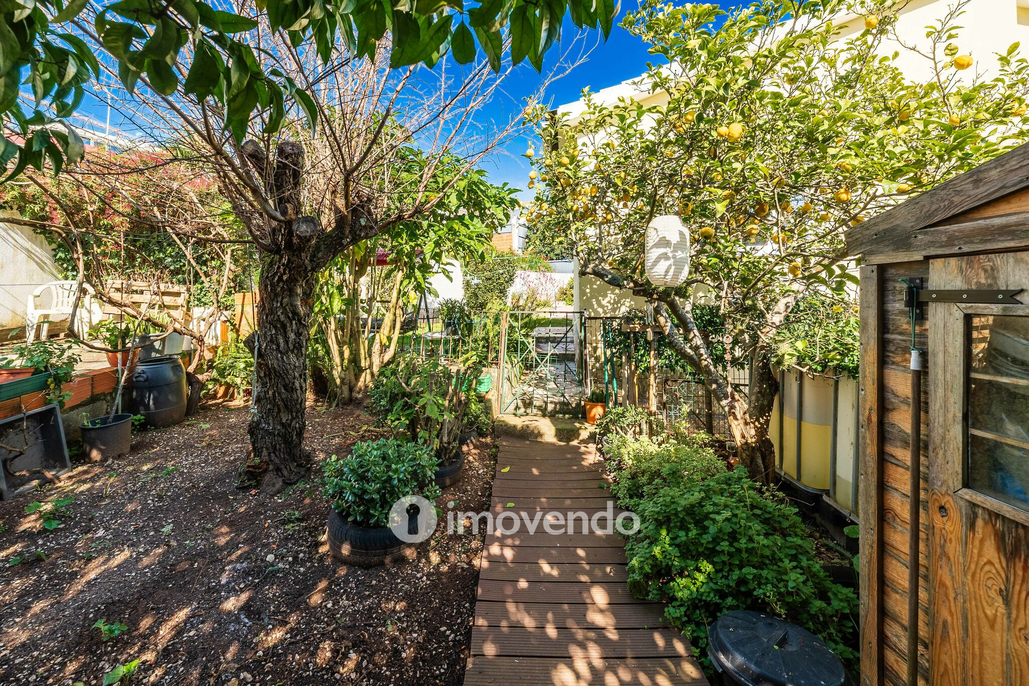 Moradia T3 mais Anexo T1 e Anexo T0 independentes, em Barcarena