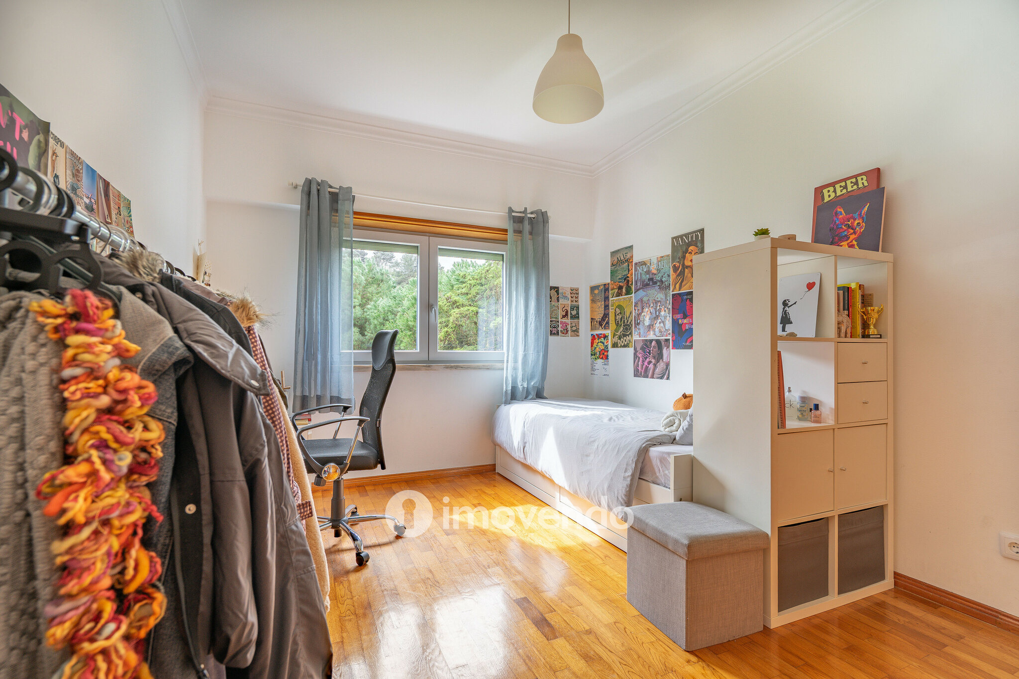 Apartamento T3 com áreas amplas e arrecadação, em Carnaxide