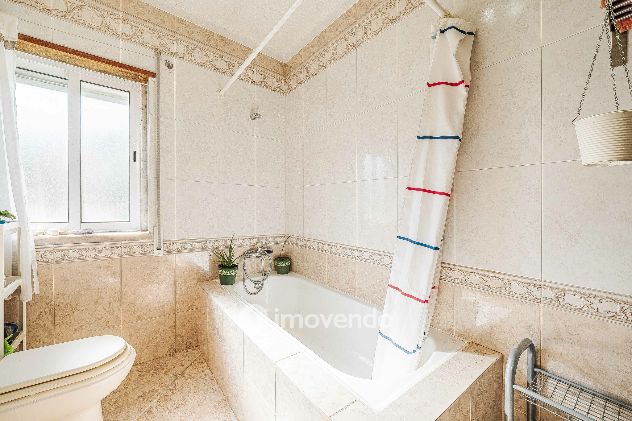 Moradia T3 mais Anexo T1 e Anexo T0 independentes, em Barcarena