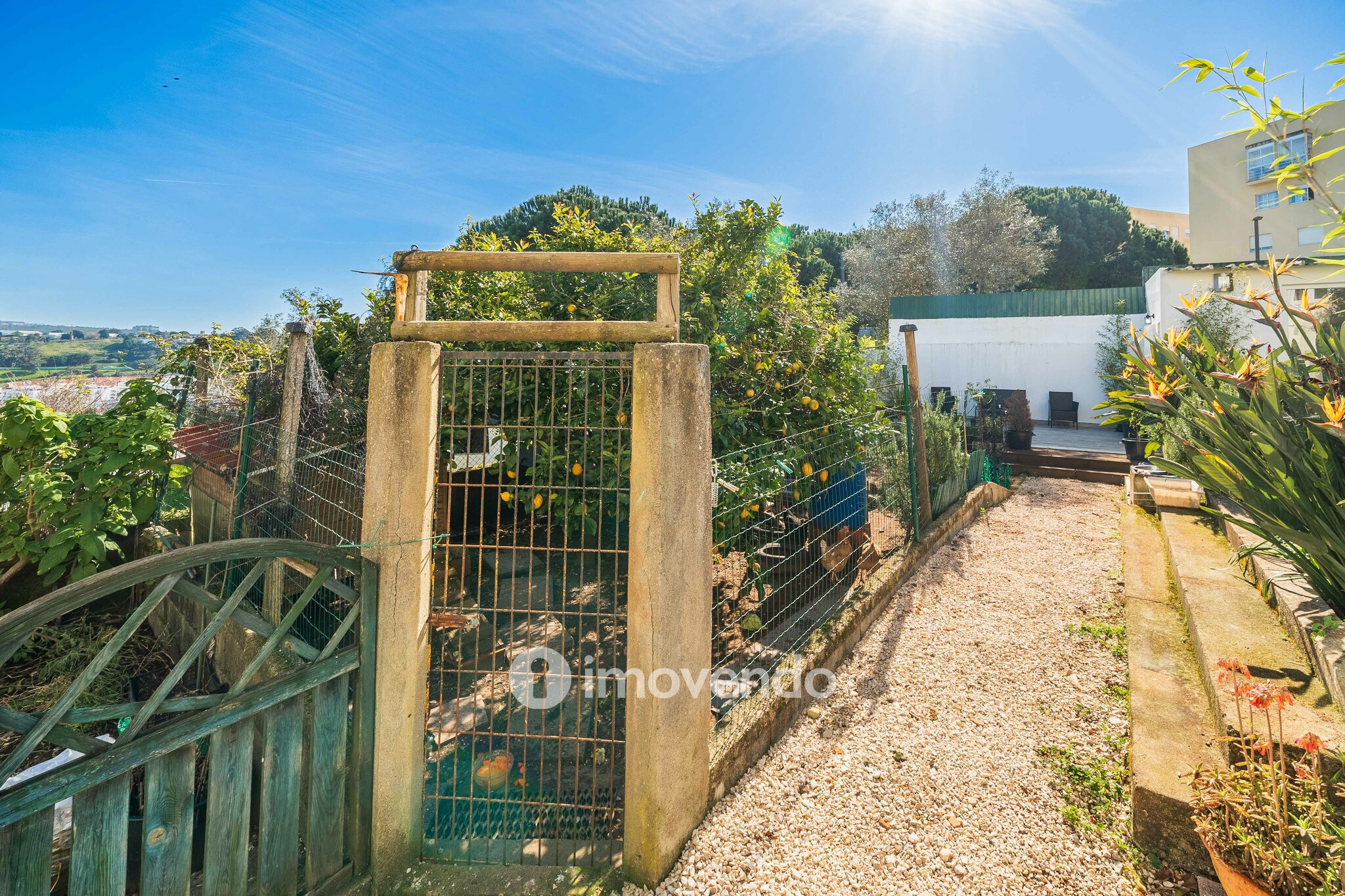 Moradia T3 mais Anexo T1 e Anexo T0 independentes, em Barcarena