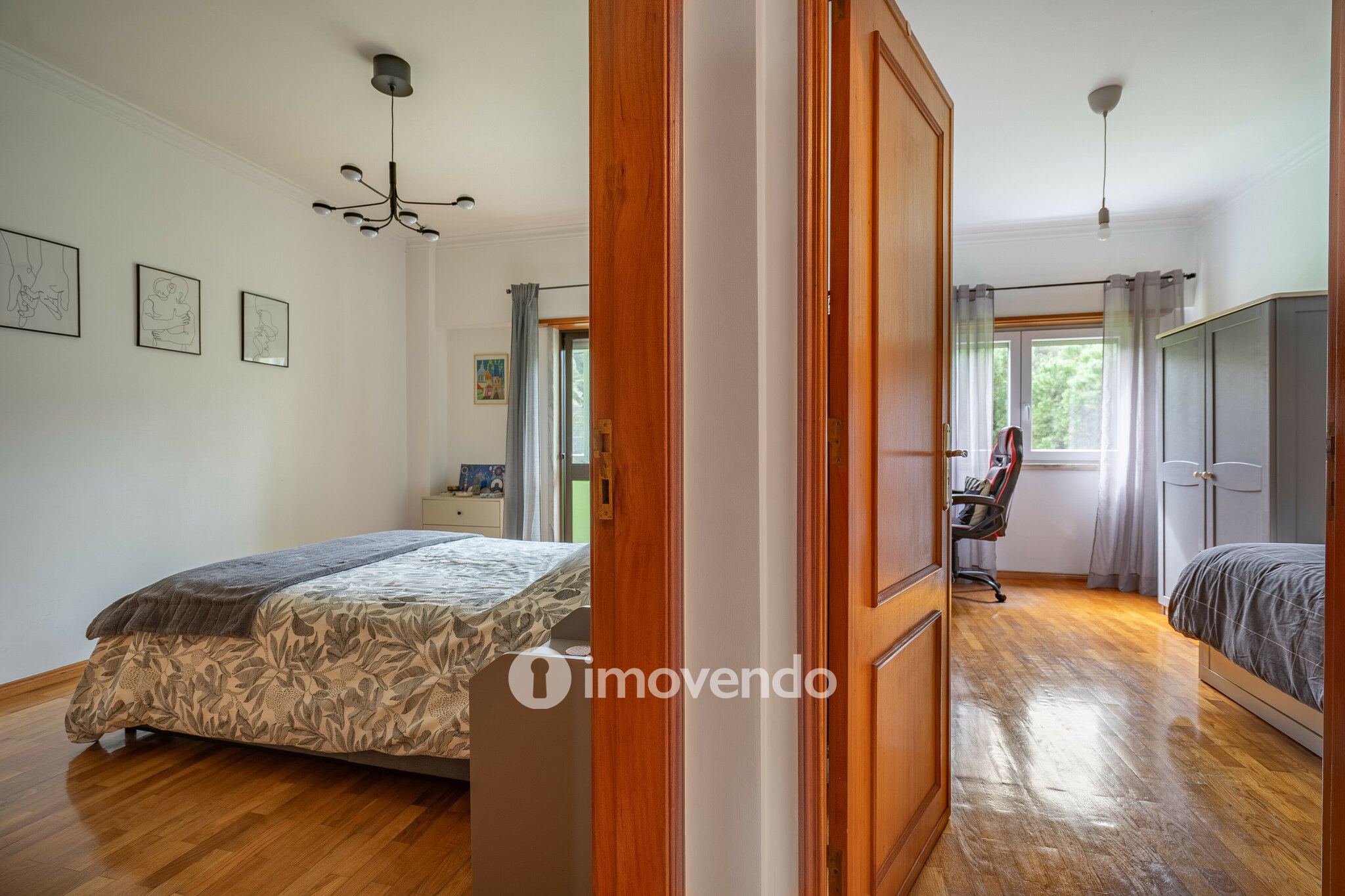 Apartamento T3 com áreas amplas e arrecadação, em Carnaxide