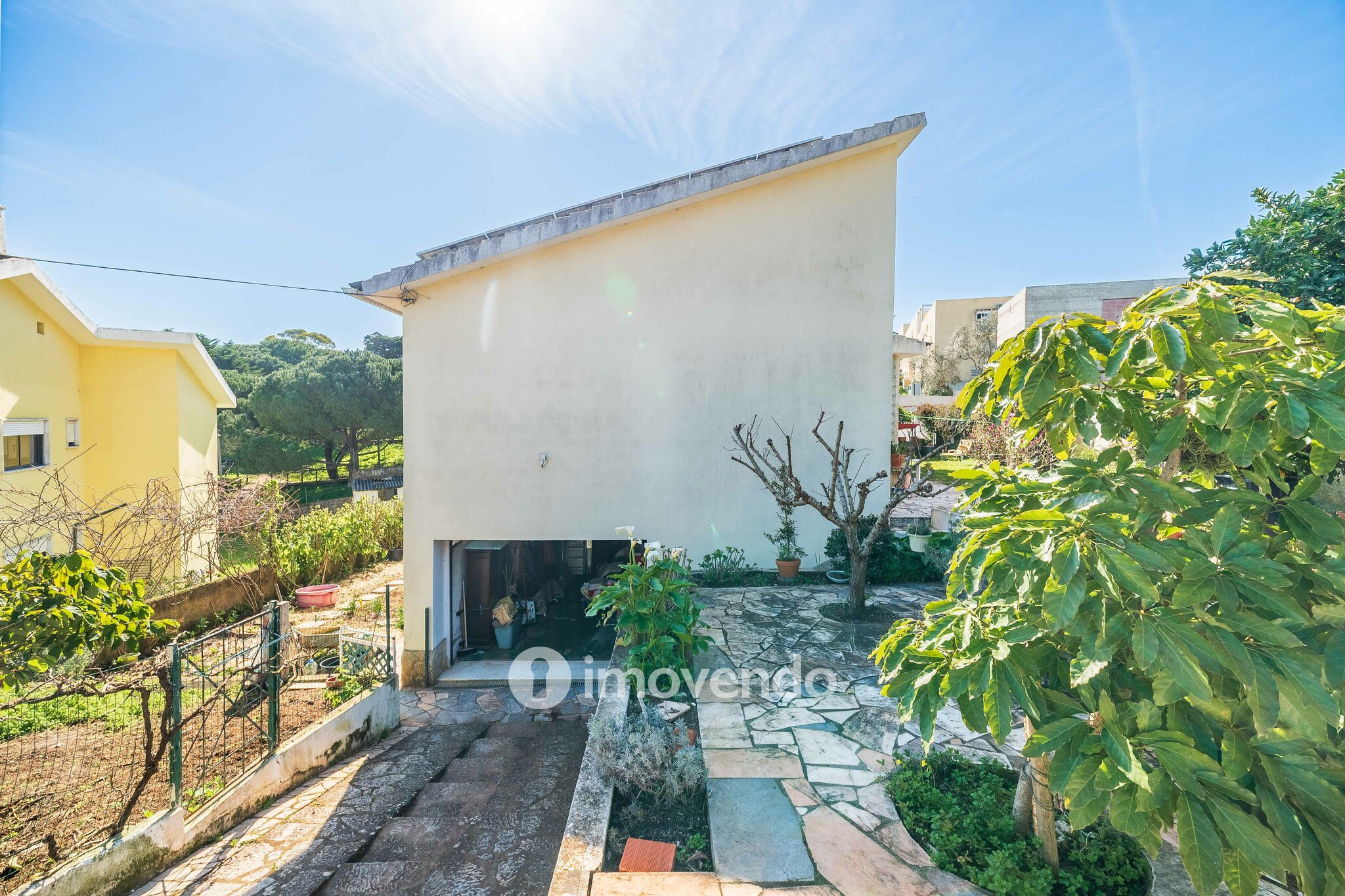 Moradia T3 mais Anexo T1 e Anexo T0 independentes, em Barcarena