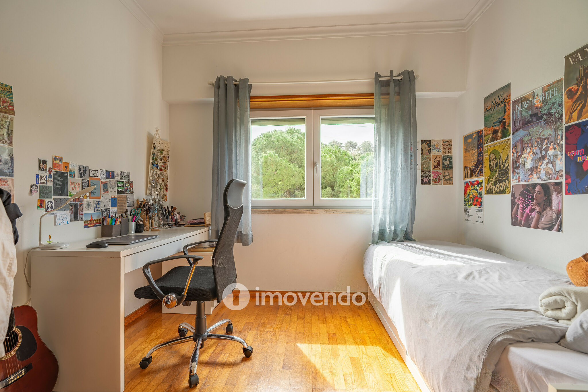 Apartamento T3 com áreas amplas e arrecadação, em Carnaxide