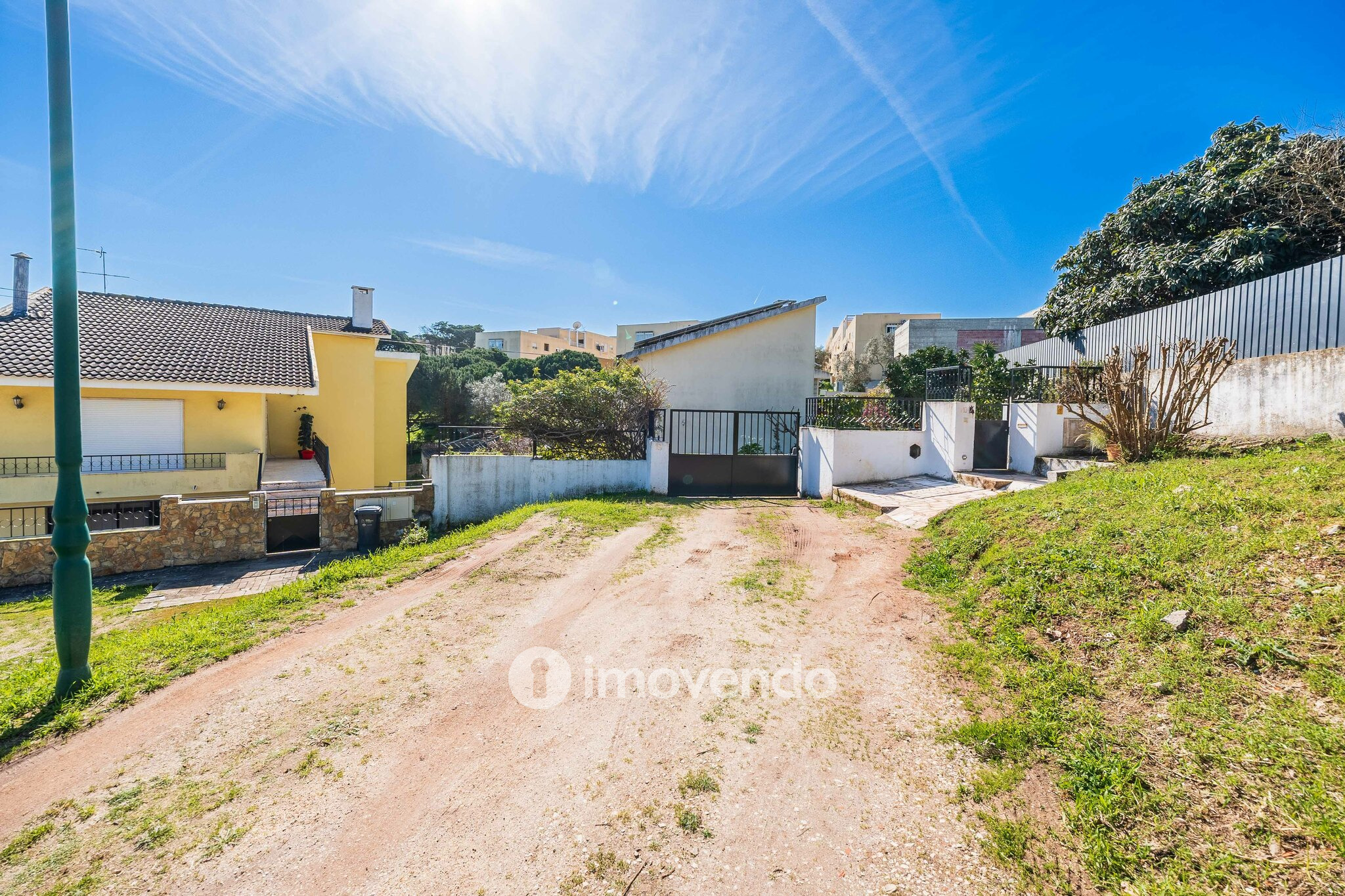 Moradia T3 mais Anexo T1 e Anexo T0 independentes, em Barcarena