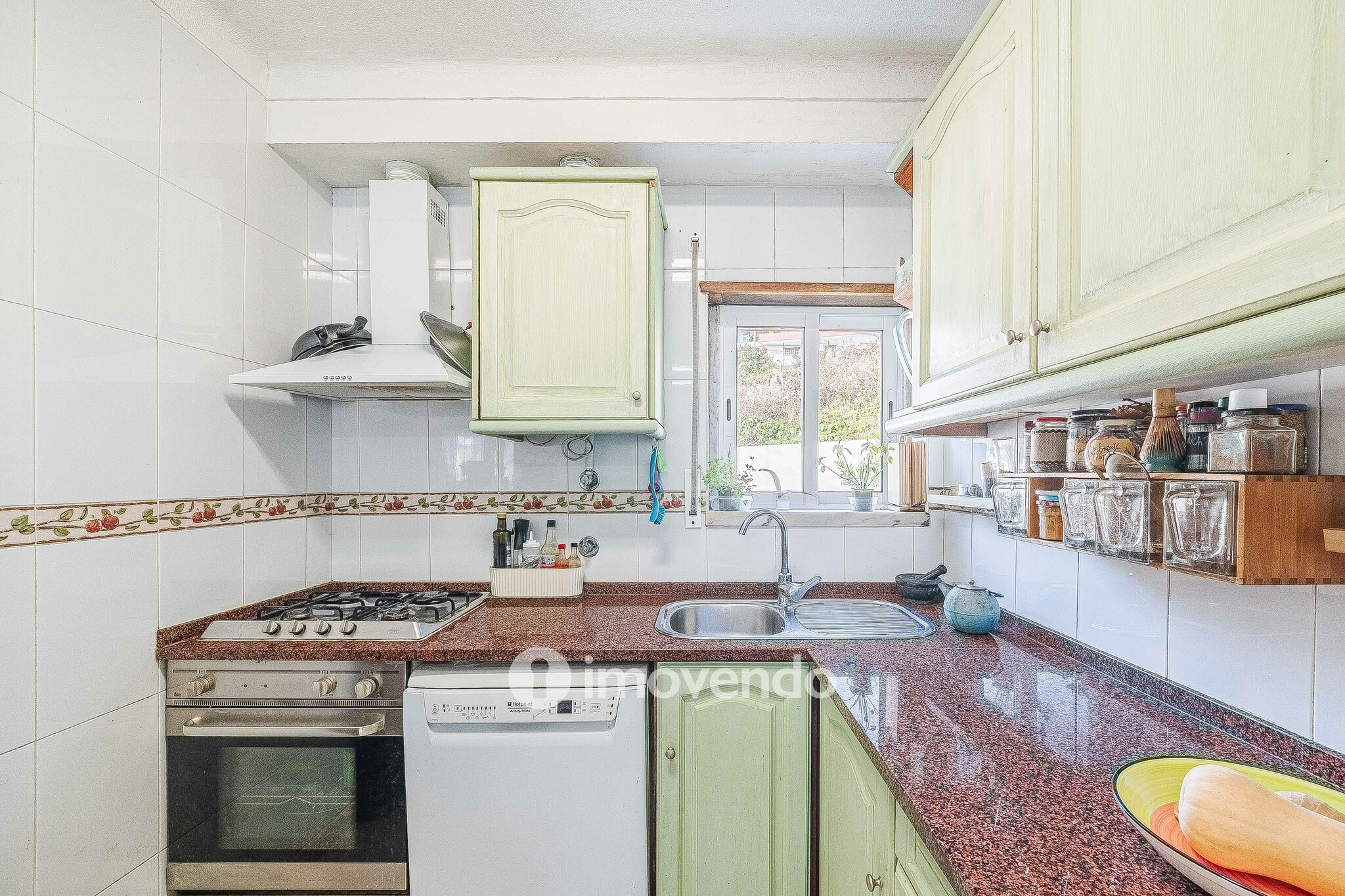 Moradia T3 mais Anexo T1 e Anexo T0 independentes, em Barcarena