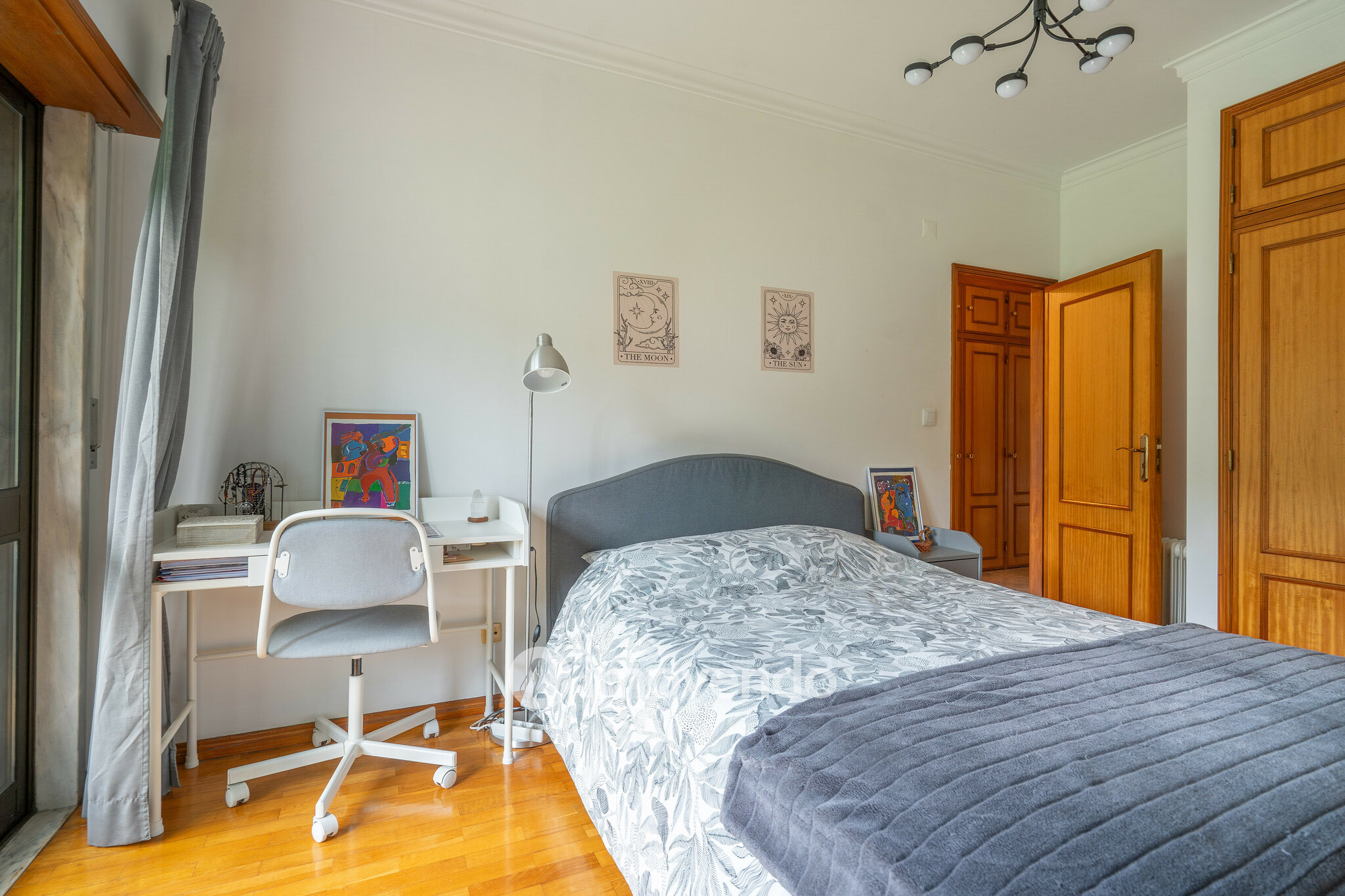 Apartamento T3 com áreas amplas e arrecadação, em Carnaxide