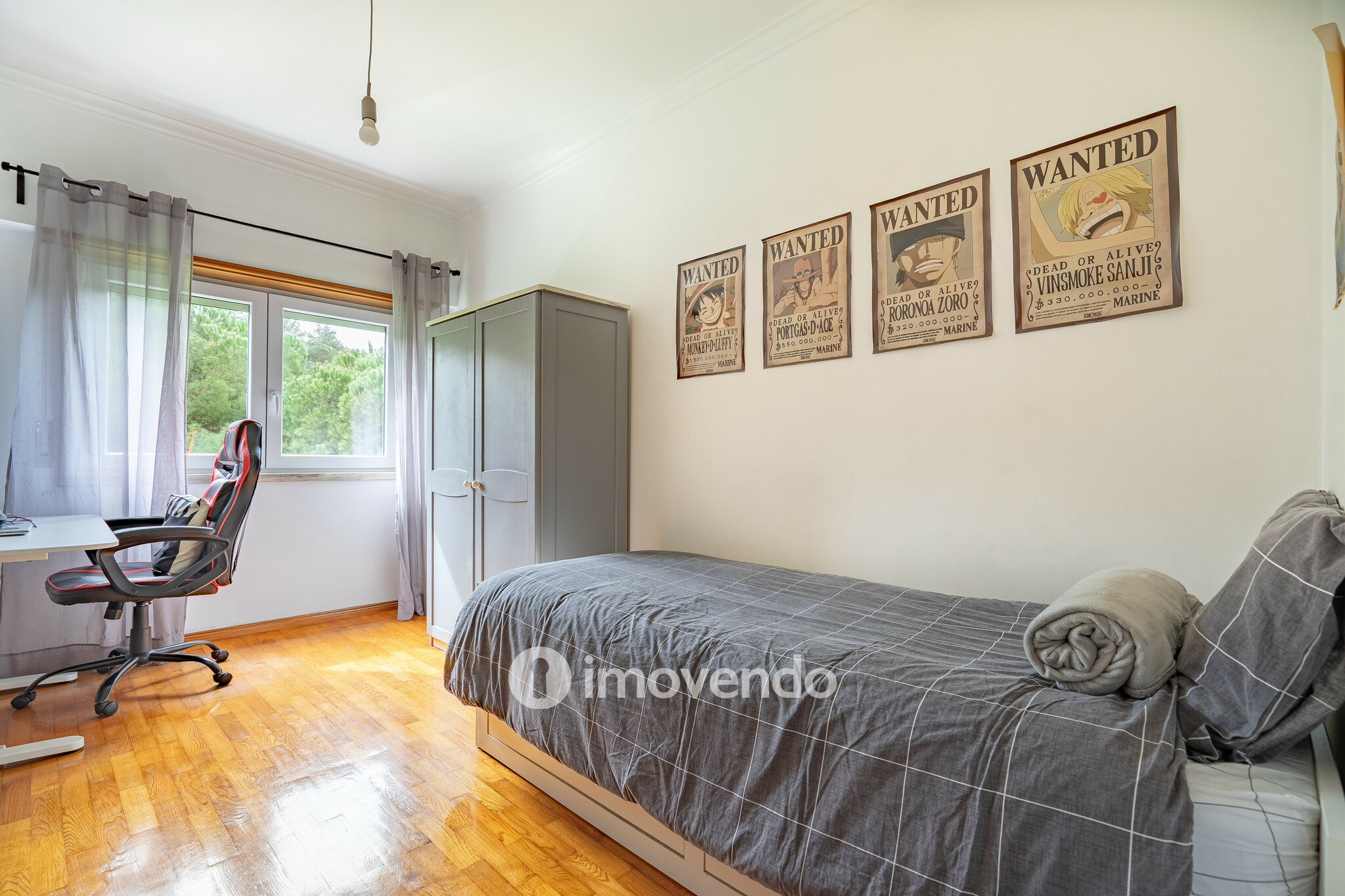 Apartamento T3 com áreas amplas e arrecadação, em Carnaxide