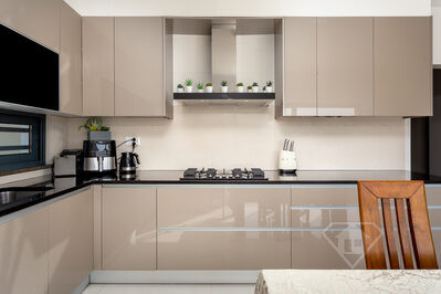 Moradia T4 de design moderno, com garagem e vistas únicas, em Loures
