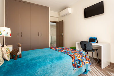 Moradia T4 de design moderno, com garagem e vistas únicas, em Loures