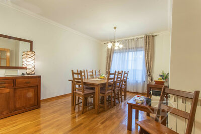 Apartamento T3, com um terraço enorme e estacionamento, na Maia