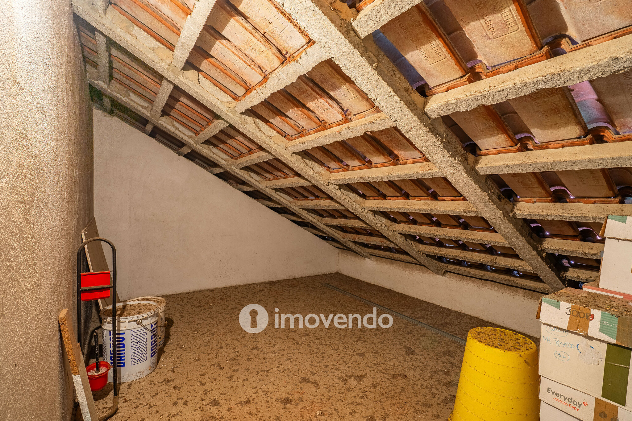 Apartamento T2 com arrecadação, na Quinta do Conde