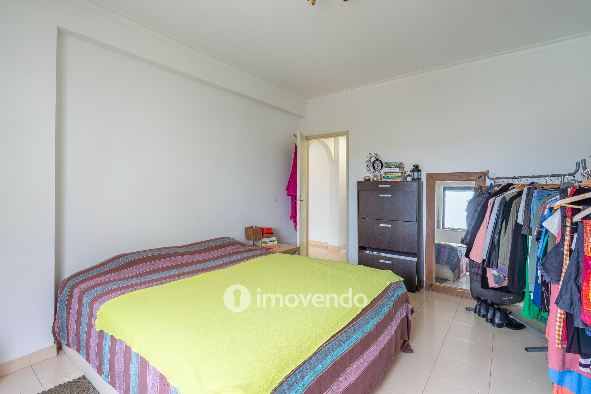 Apartamento T2 com arrecadação, na Quinta do Conde