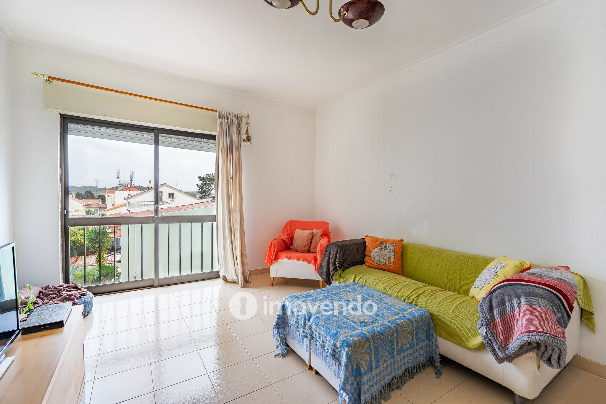 Apartamento T2 com arrecadação, na Quinta do Conde