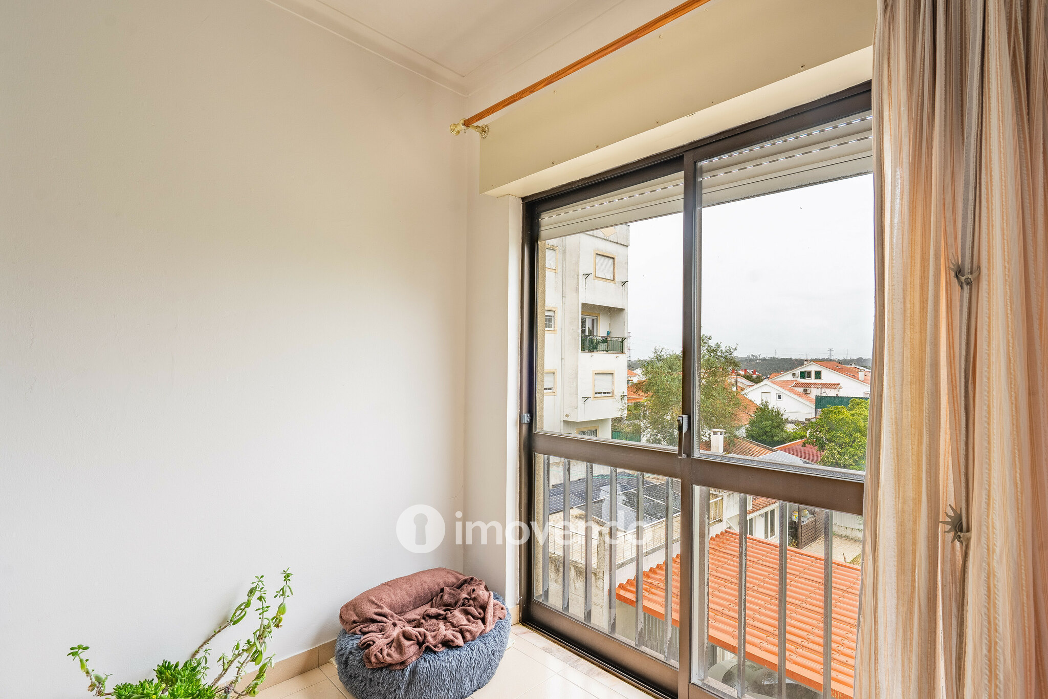 Apartamento T2 com arrecadação, na Quinta do Conde