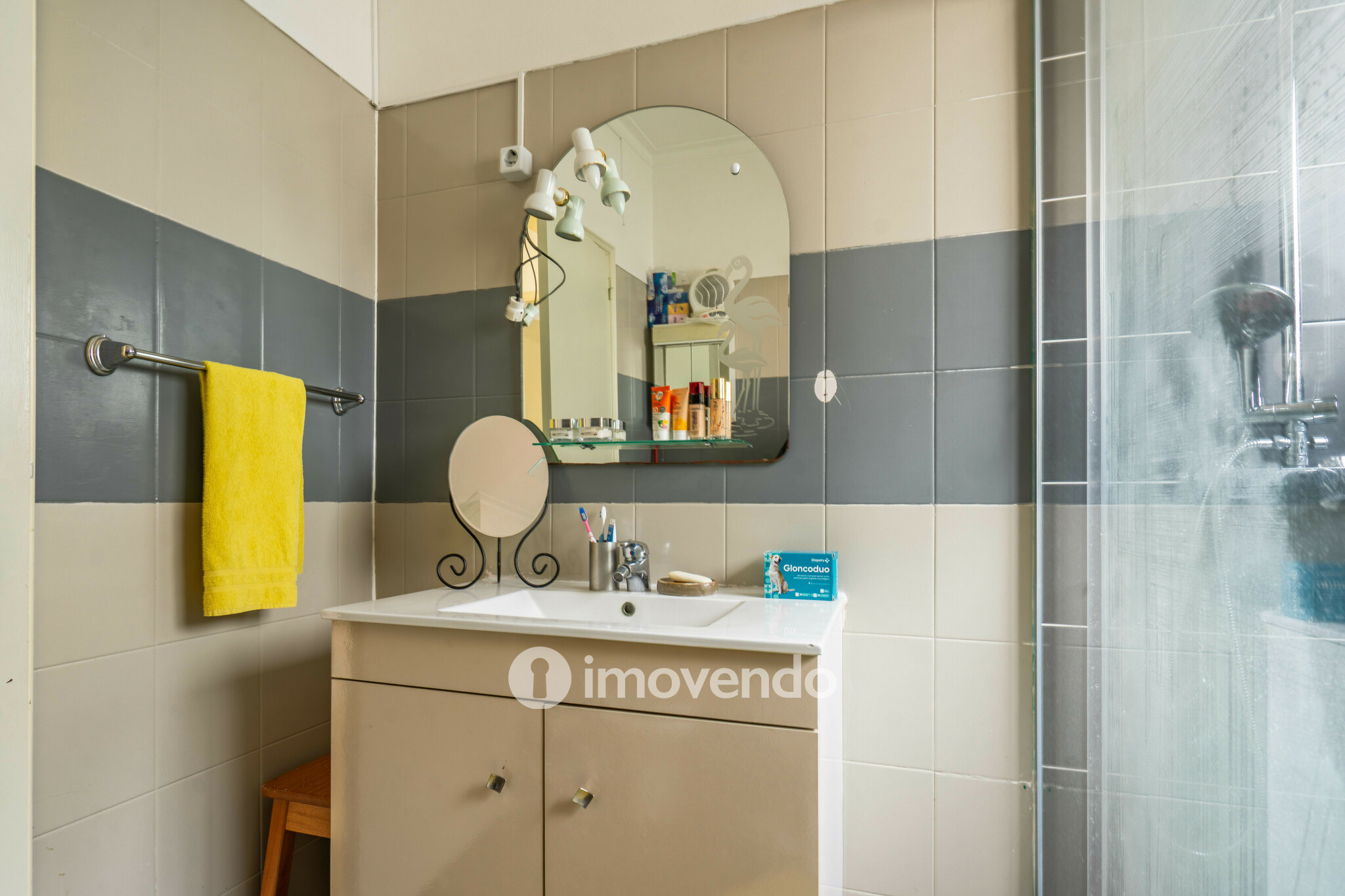 Apartamento T2 com arrecadação, na Quinta do Conde