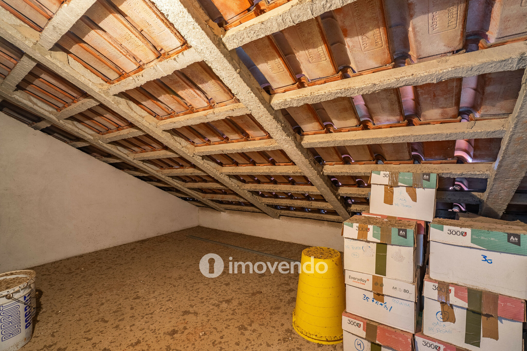 Apartamento T2 com arrecadação, na Quinta do Conde