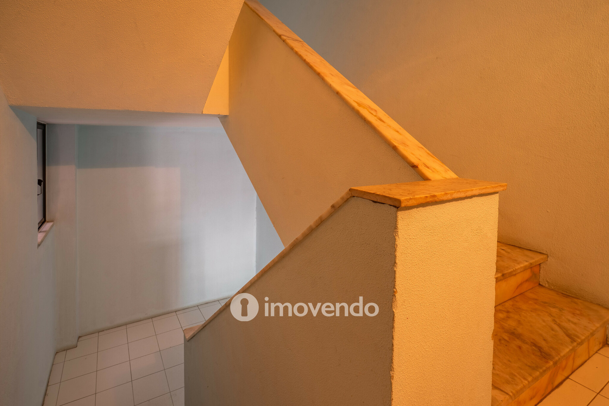 Apartamento T2 com arrecadação, na Quinta do Conde