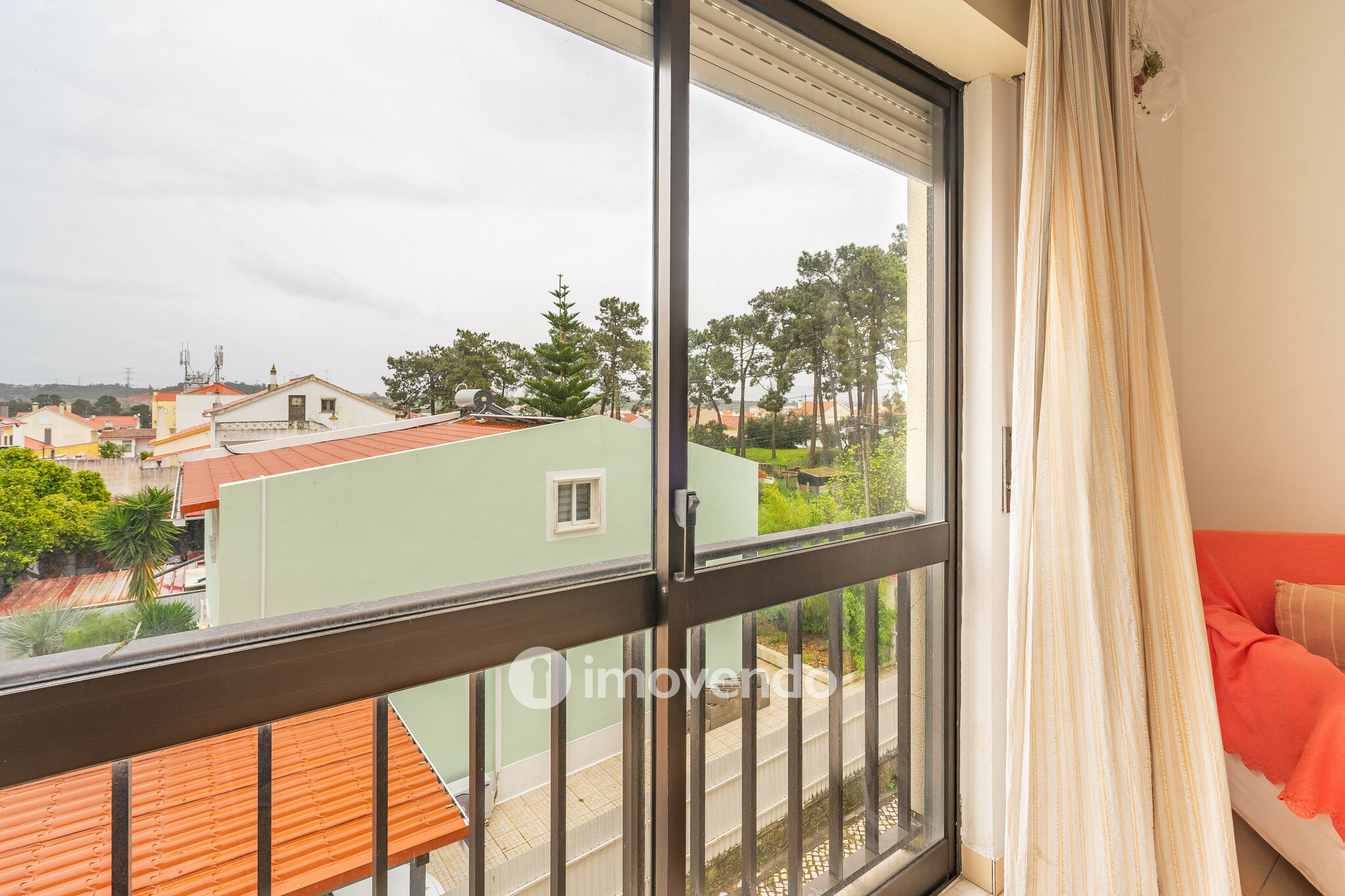 Apartamento T2 com arrecadação, na Quinta do Conde