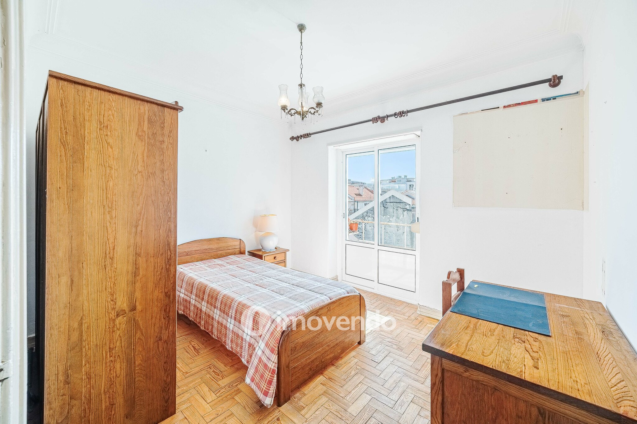 Apartamento T2 com duas varandas, na Graça, em Lisboa