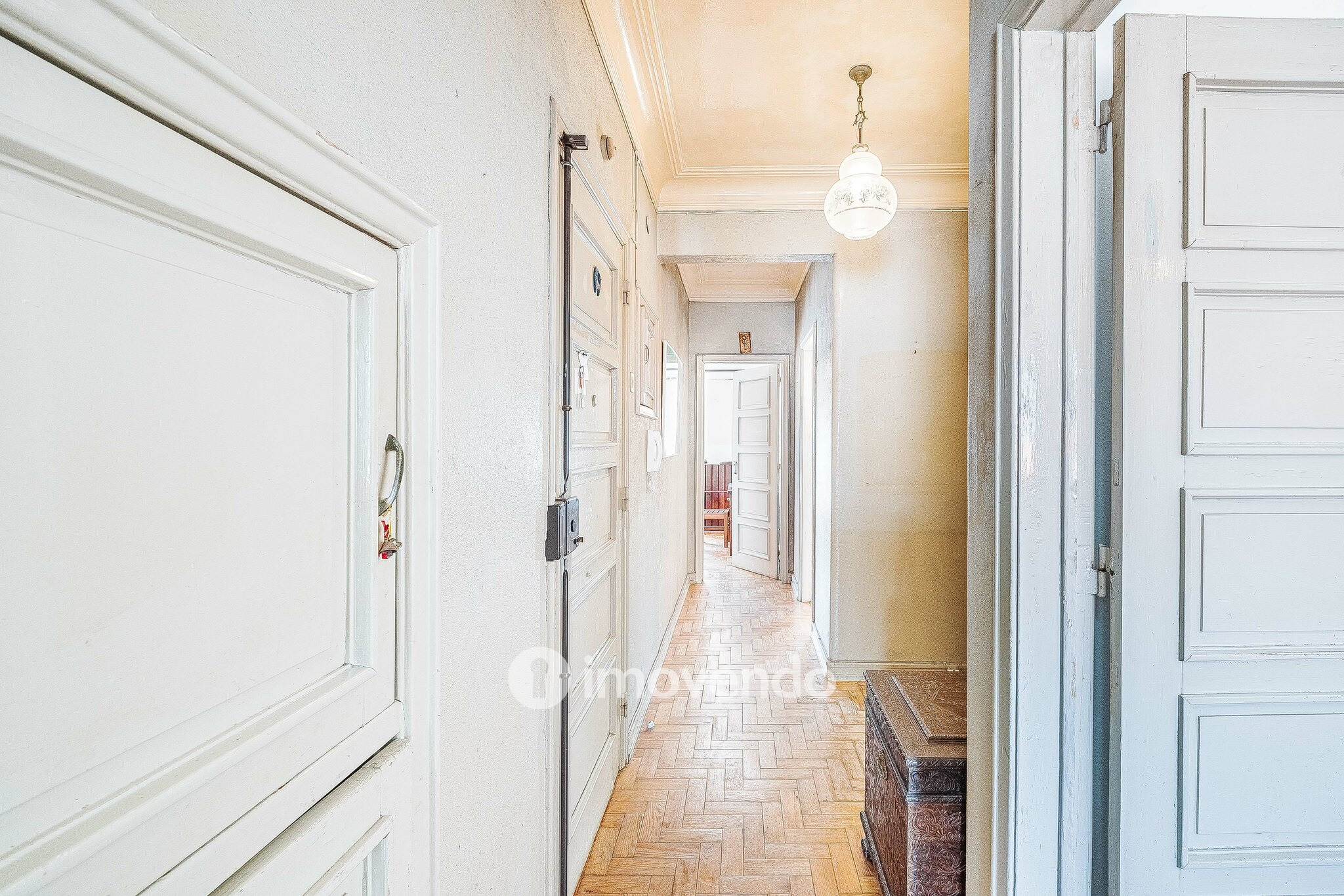 Apartamento T2 com duas varandas, na Graça, em Lisboa