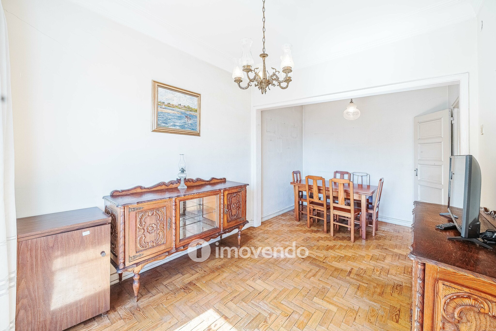 Apartamento T2 com duas varandas, na Graça, em Lisboa