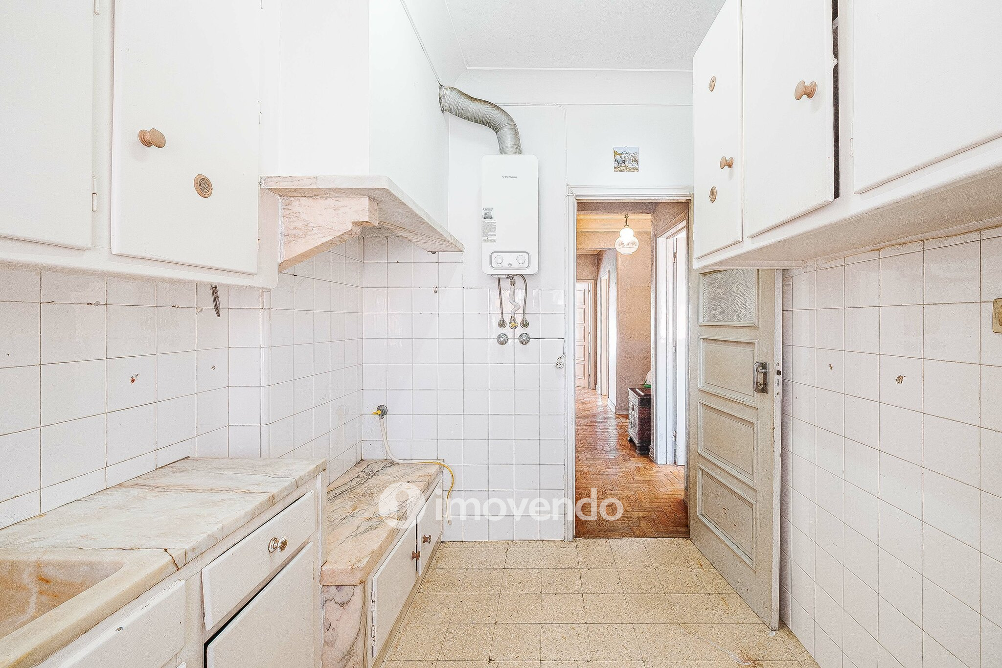 Apartamento T2 com duas varandas, na Graça, em Lisboa