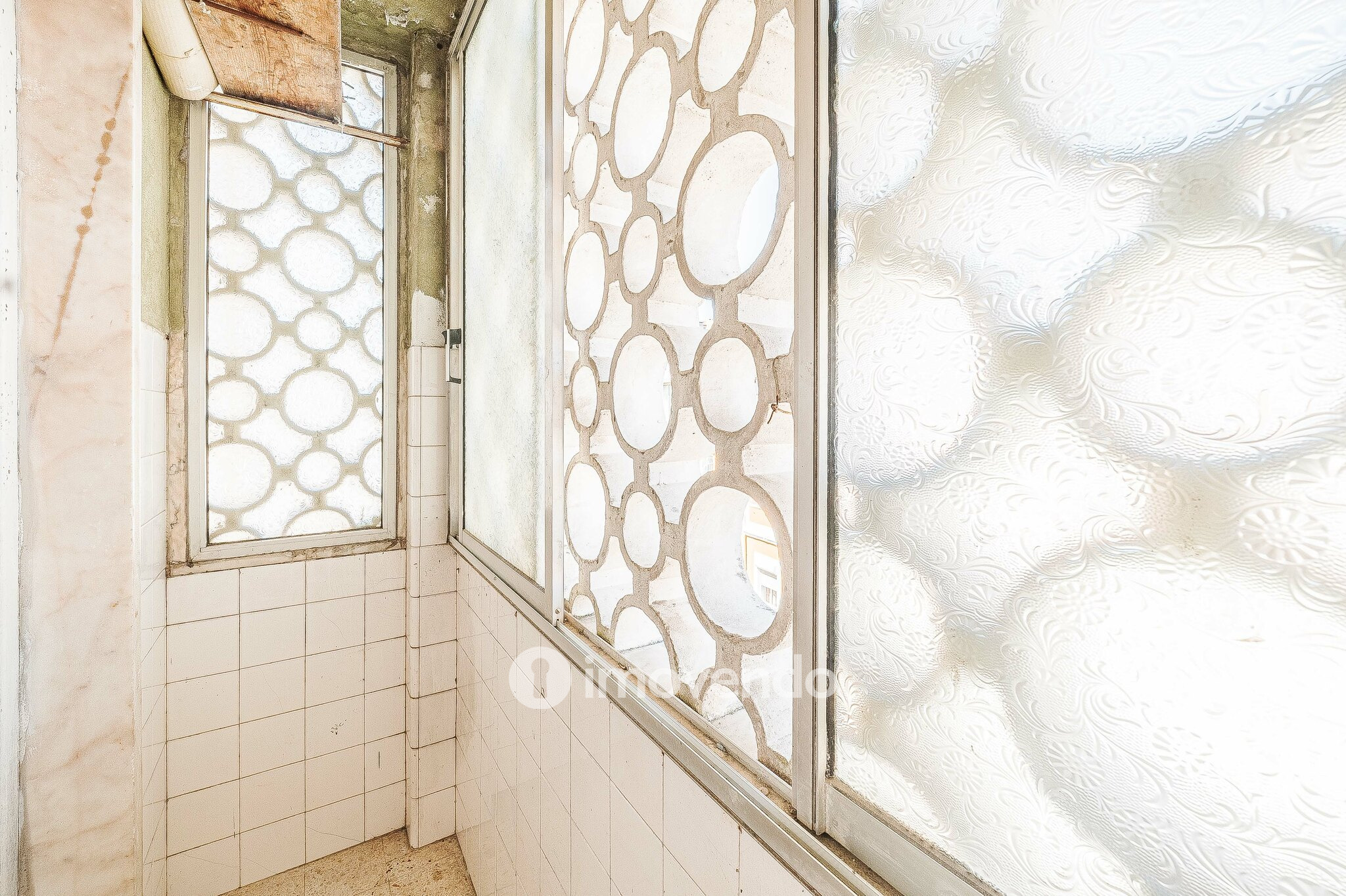 Apartamento T2 com duas varandas, na Graça, em Lisboa