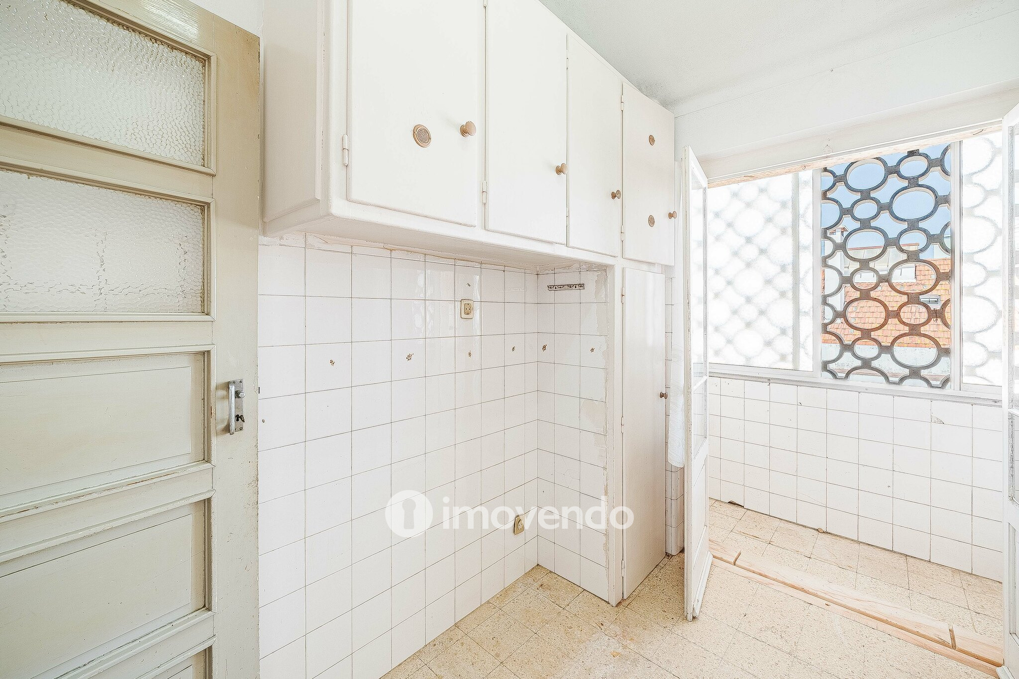 Apartamento T2 com duas varandas, na Graça, em Lisboa
