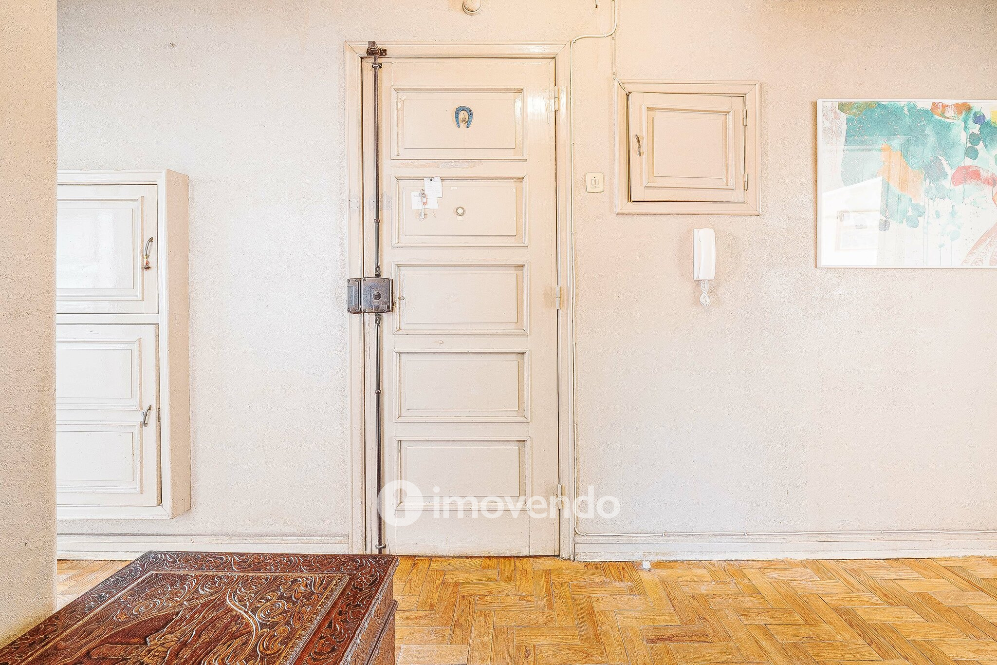 Apartamento T2 com duas varandas, na Graça, em Lisboa