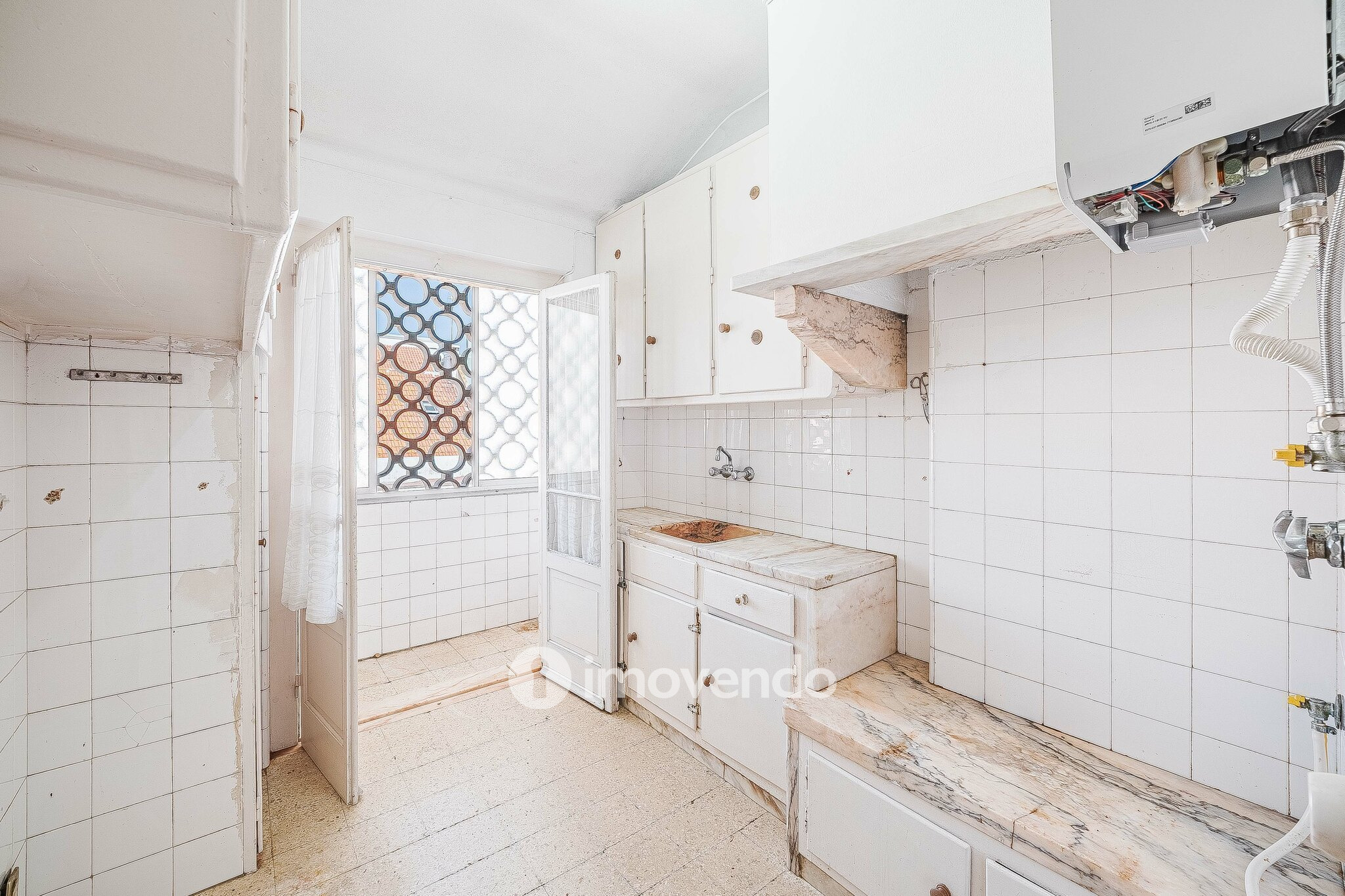 Apartamento T2 com duas varandas, na Graça, em Lisboa