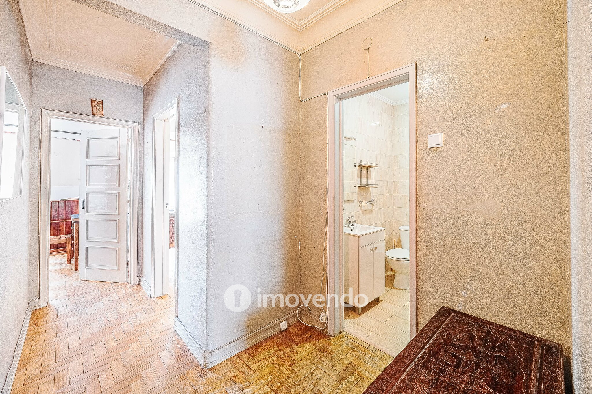 Apartamento T2 com duas varandas, na Graça, em Lisboa