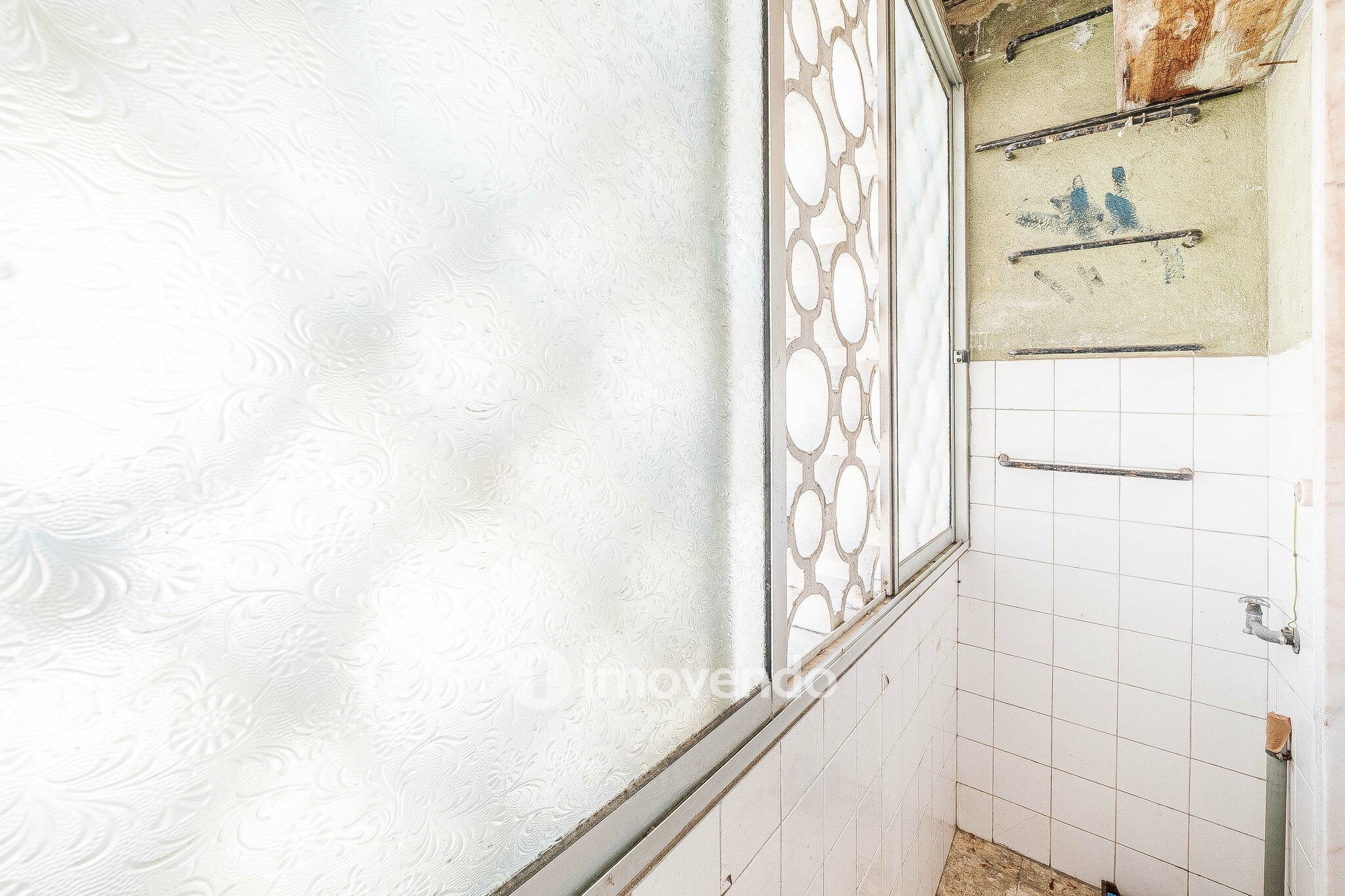 Apartamento T2 com duas varandas, na Graça, em Lisboa