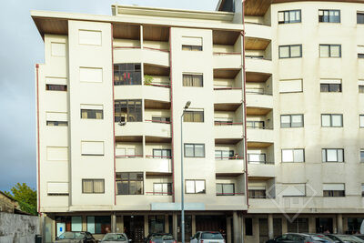 Apartamento T1+1 pronto a ocupar, com um amplo terraço, na Maia