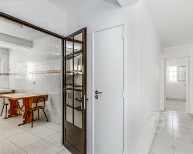 Apartamento T4 pronto a ocupar, junto à praia, na Costa da Caparica