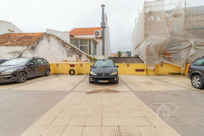 Apartamento T2, com lugar de estacionamento, em Vila Franca de Xira