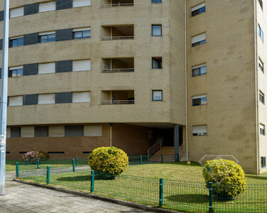 Apartamento T2, com estacionamento e arrecadação, em Rio Tinto