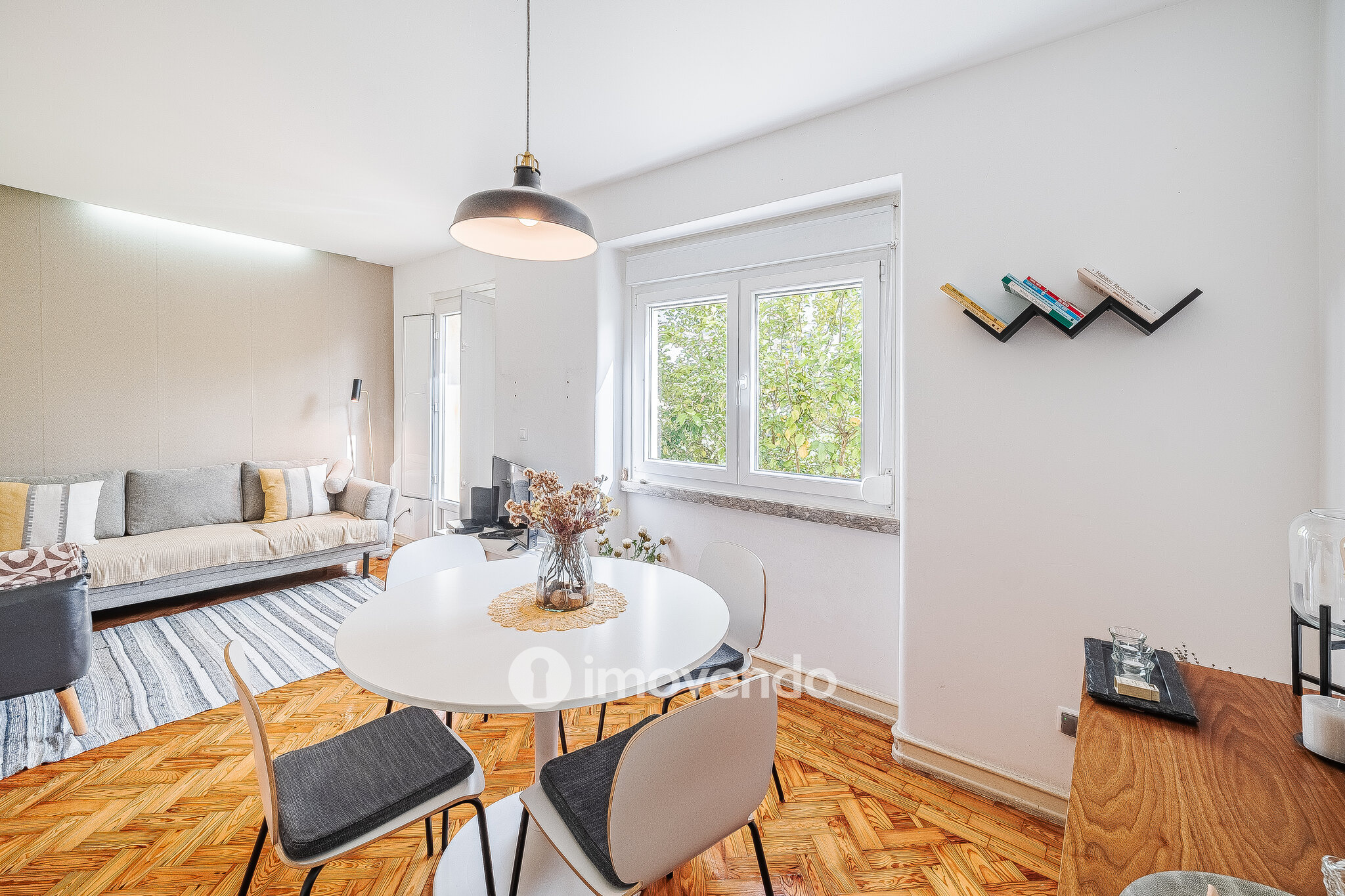 Apartamento T1 exclusivo, com logradouro, no centro de Benfica