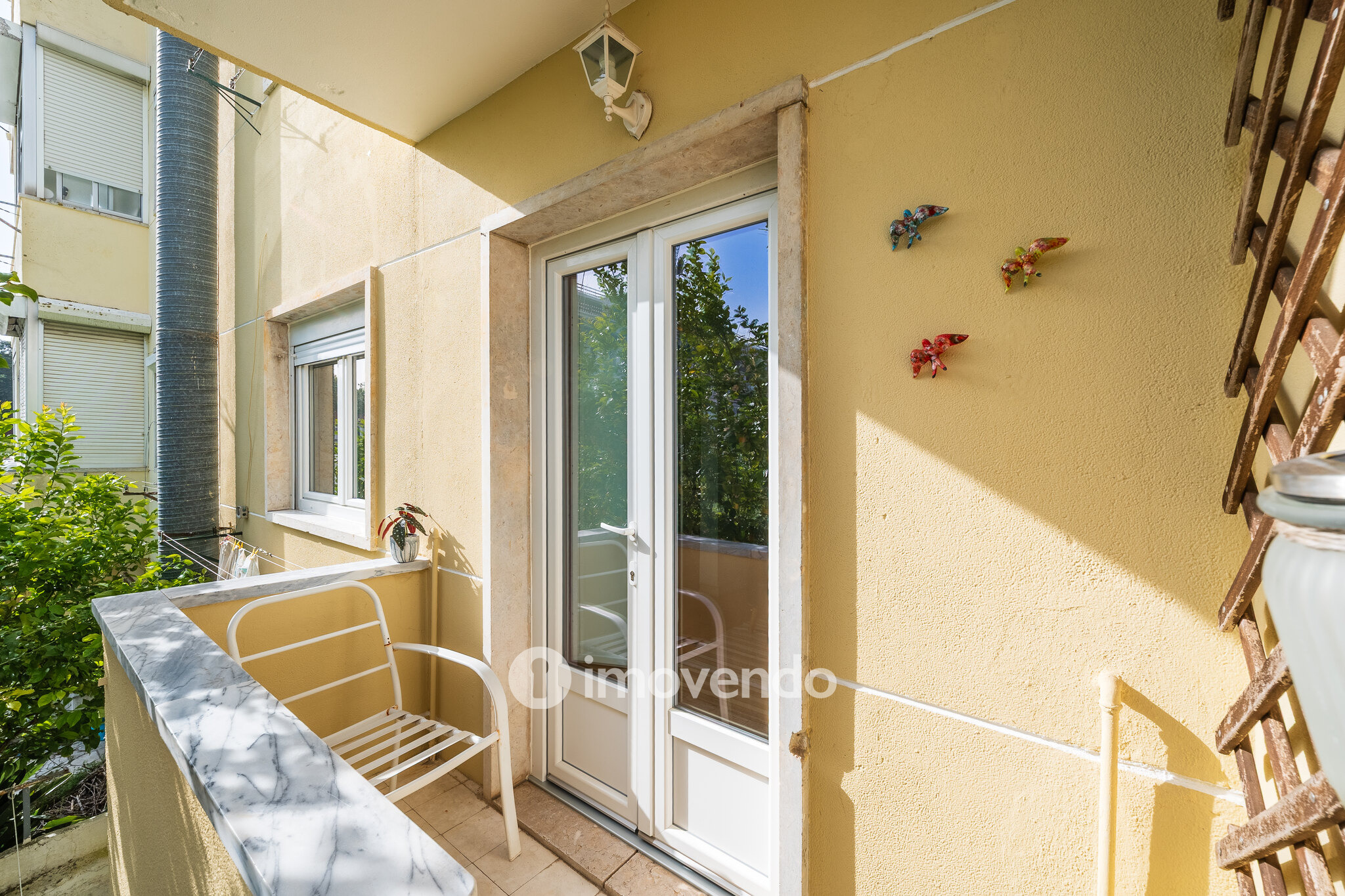 Apartamento T1 exclusivo, com logradouro, no centro de Benfica