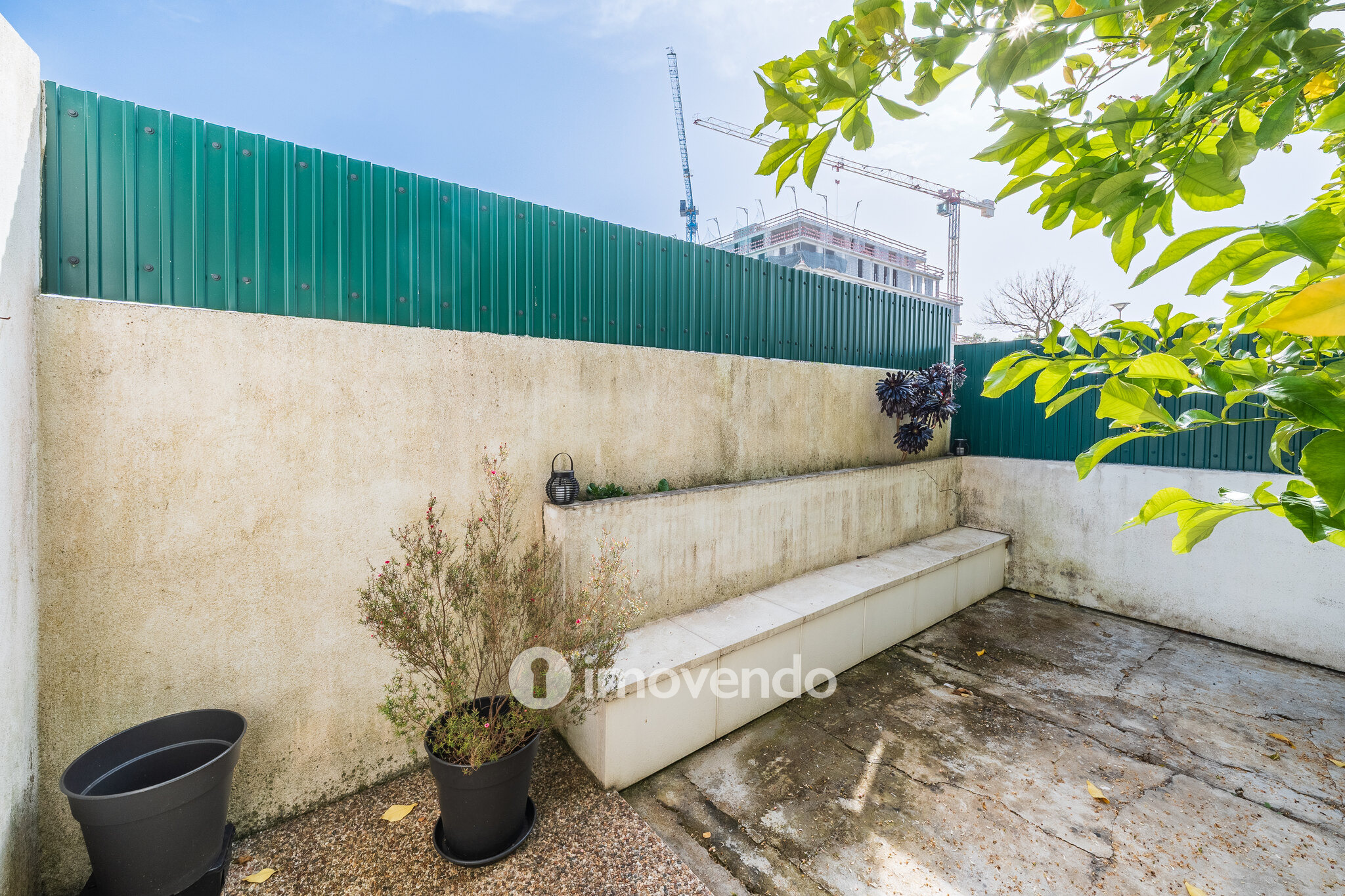 Apartamento T1 exclusivo, com logradouro, no centro de Benfica