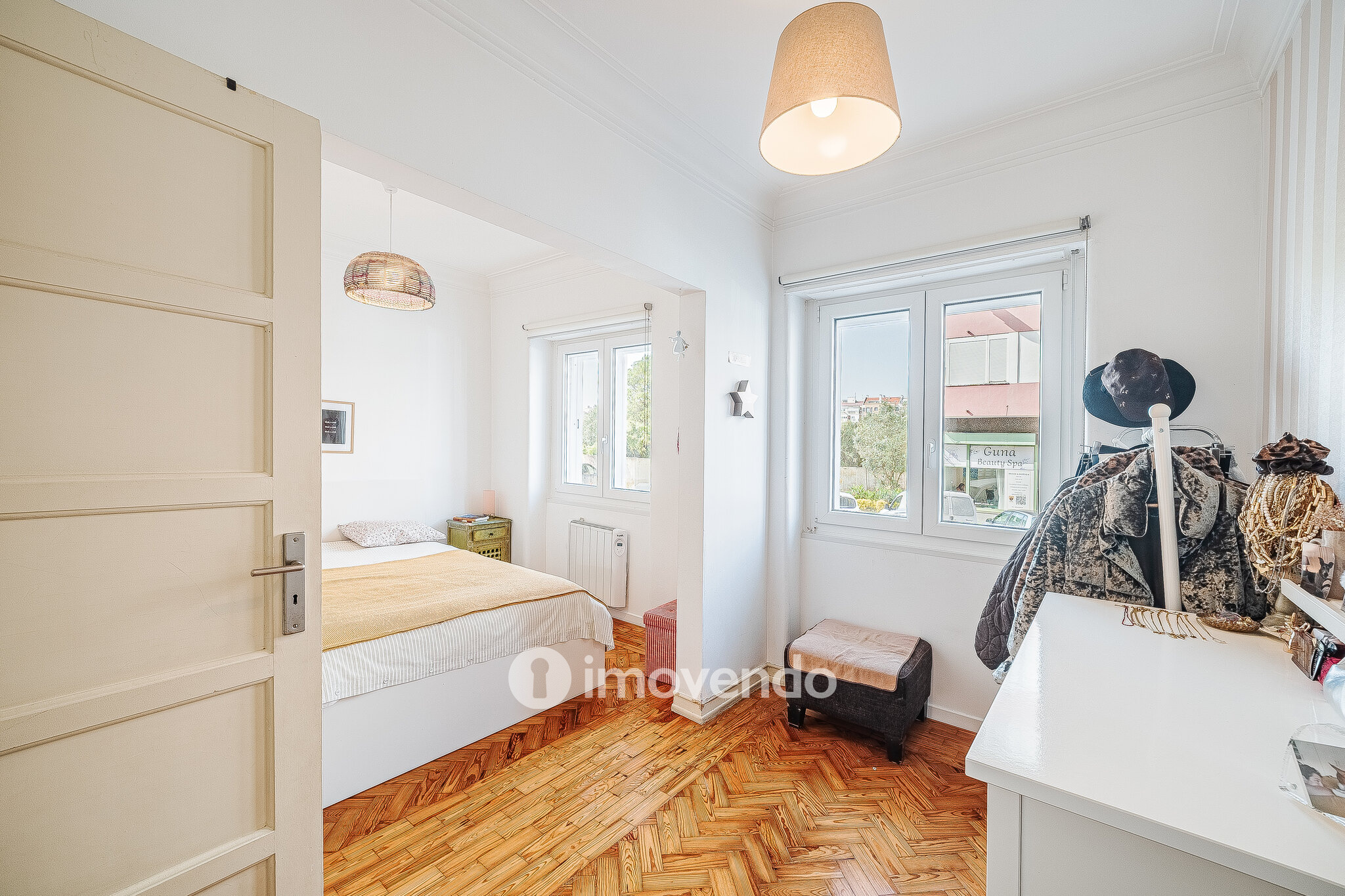 Apartamento T1 exclusivo, com logradouro, no centro de Benfica