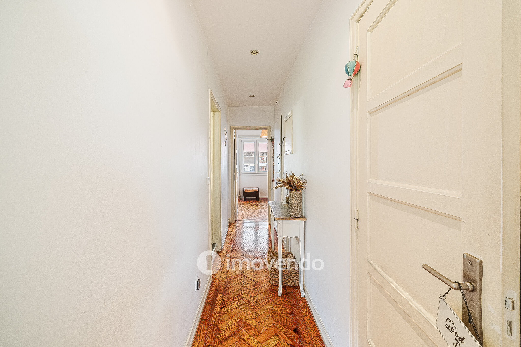 Apartamento T1 exclusivo, com logradouro, no centro de Benfica