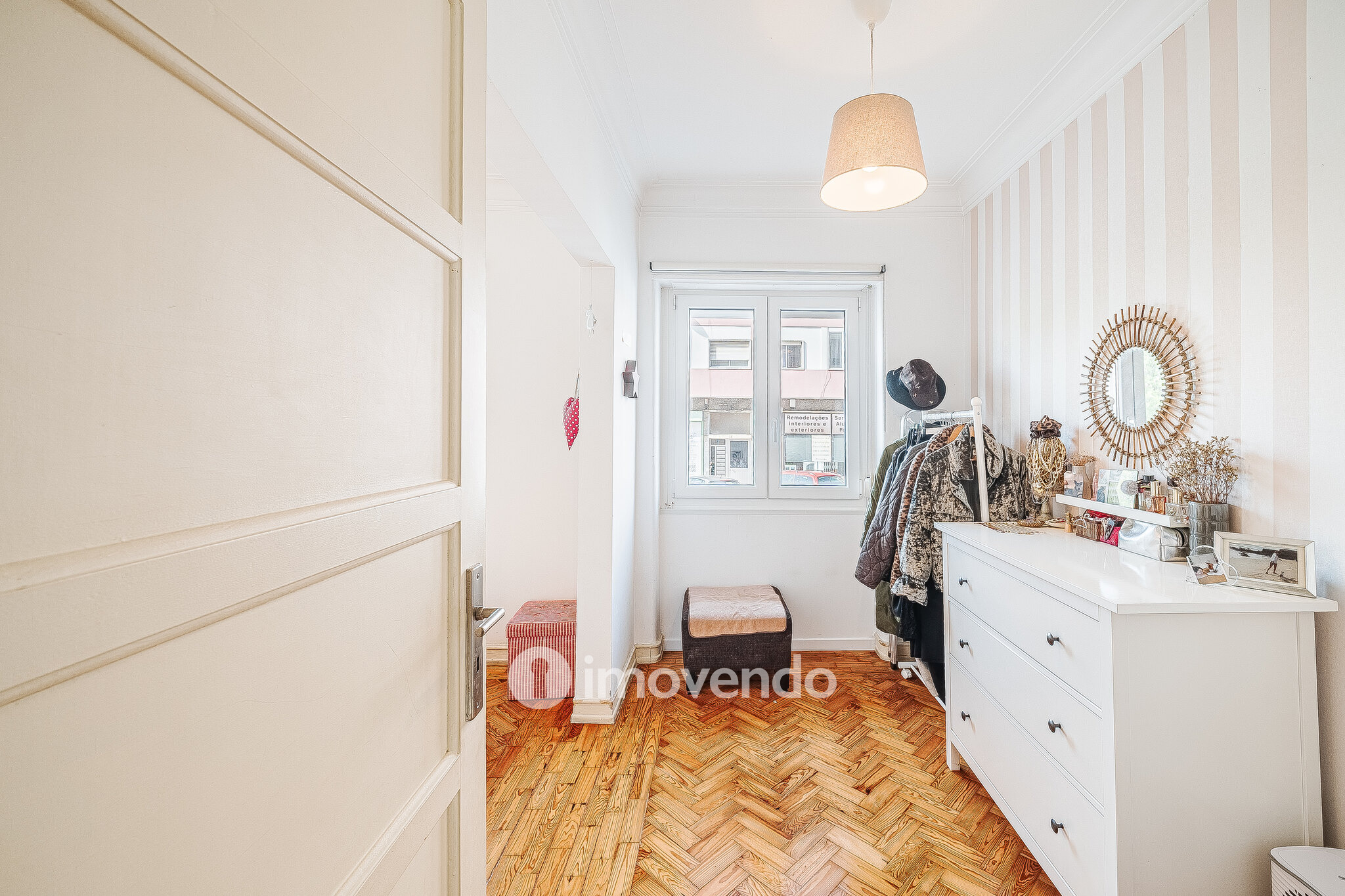 Apartamento T1 exclusivo, com logradouro, no centro de Benfica