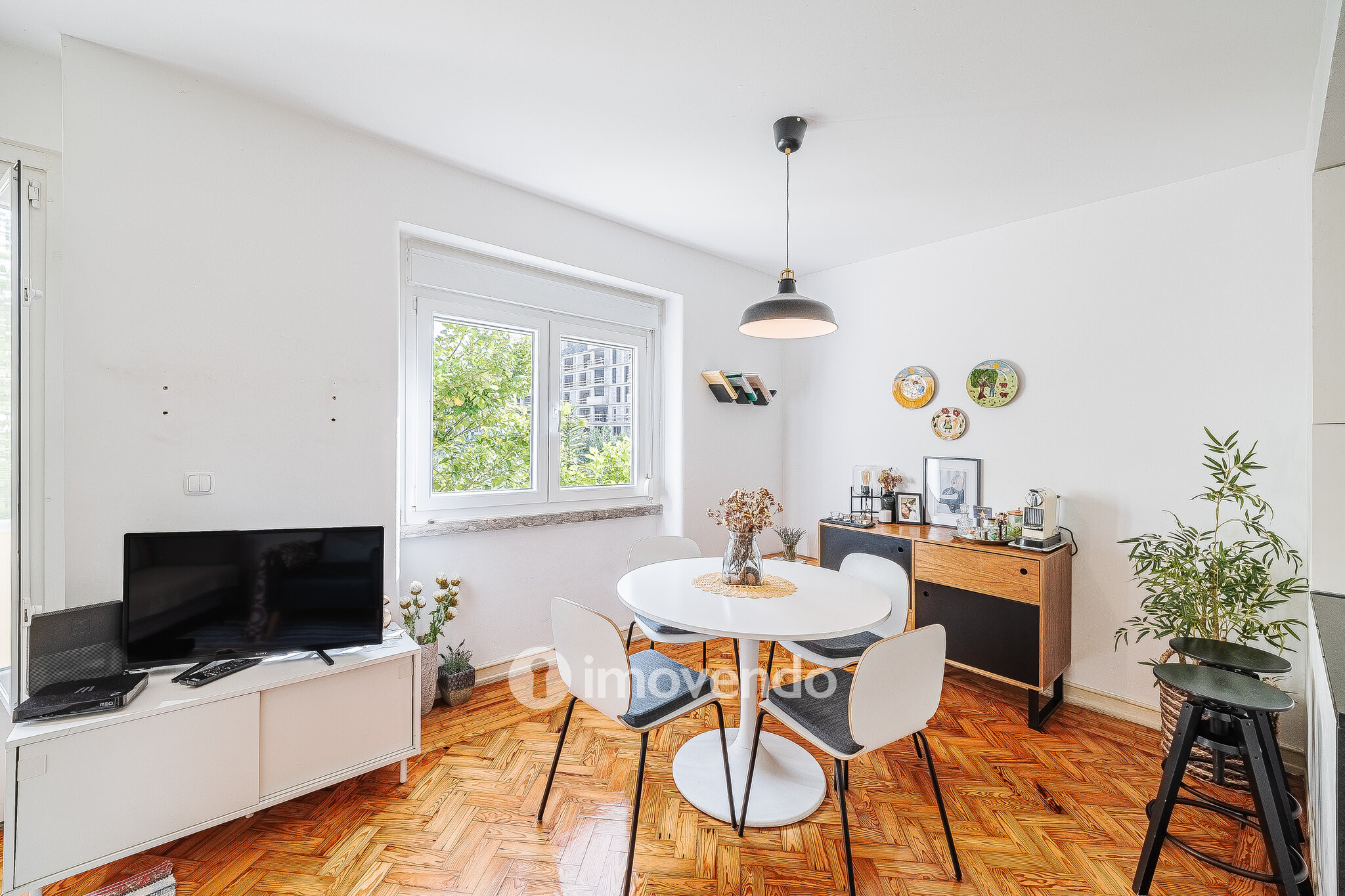 Apartamento T1 exclusivo, com logradouro, no centro de Benfica