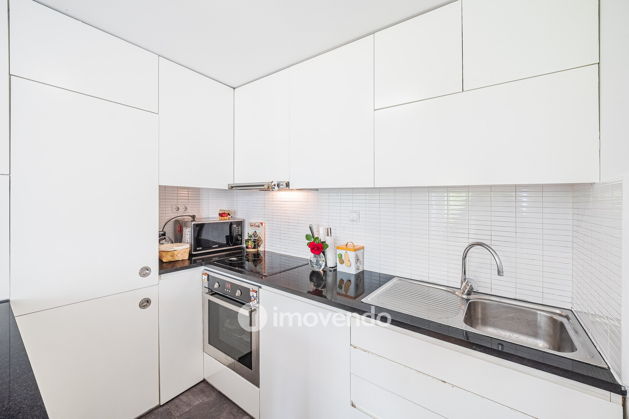 Apartamento T1 exclusivo, com logradouro, no centro de Benfica