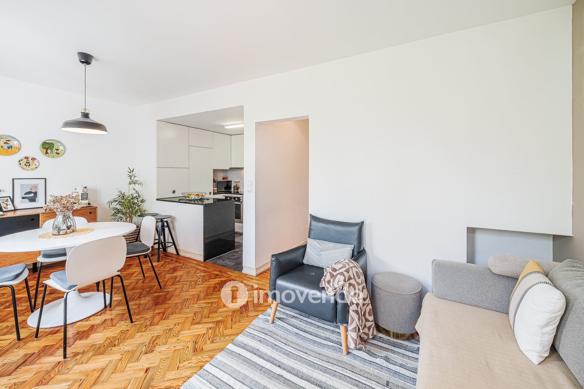 Apartamento T1 exclusivo, com logradouro, no centro de Benfica